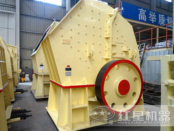 PCZ型重錘式破碎機(jī)側(cè)面圖